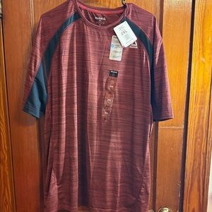 Reebok Men's Burgundy and Black Short Sleeve‎ Tee